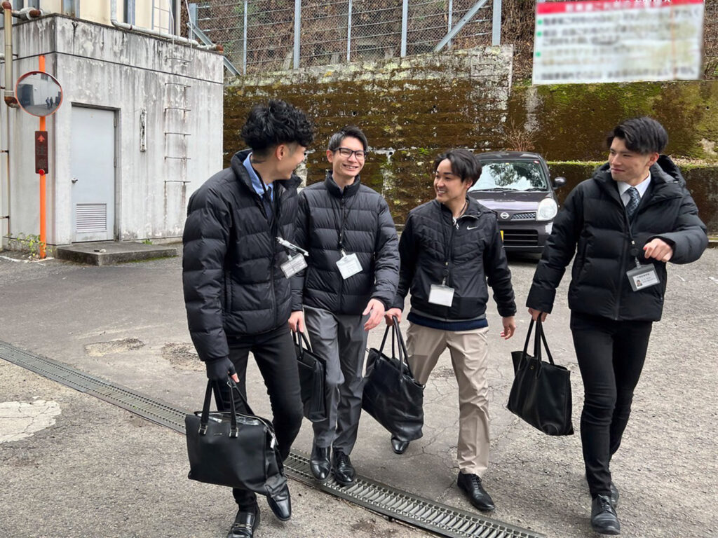 出張鑑定士の業務風景